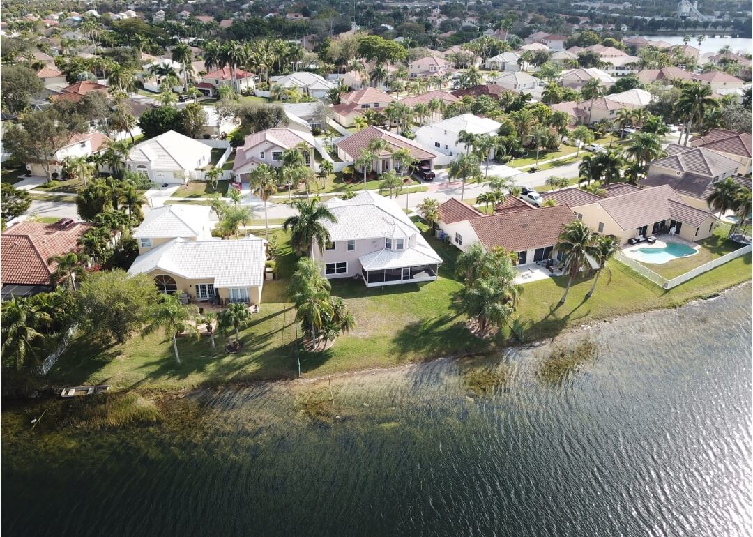 Aerial view of waterfront homes in Florida.